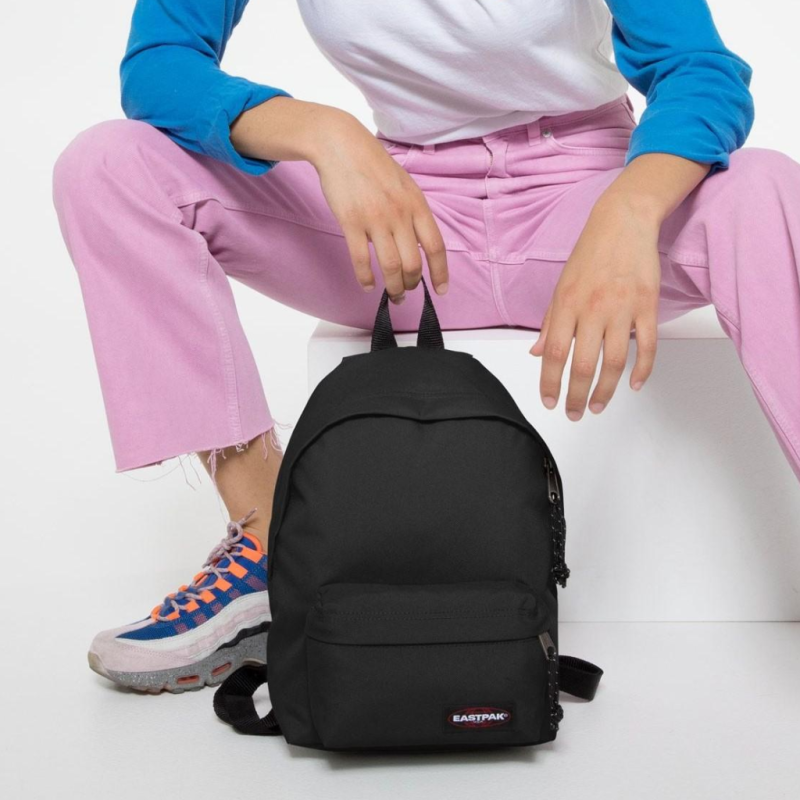 Eastpak Orbit Black Backpack: estilo compacto e funcional em preto