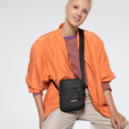Eastpak The One Black: Riñonera Versátil y Elegante | Sus Maletas